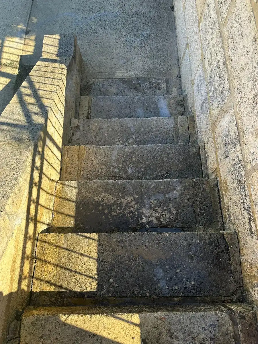 Outdoor area pressure cleaned by Hightym